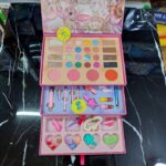 ست لوازم آرایشی سه طبقه باکس دار مناسب کودک و نوجوان